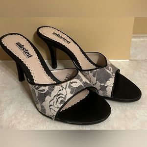 Unlisted by Kenneth Cole Black Satin And Lace Sandals Heels Shoes Size 8 1/2M